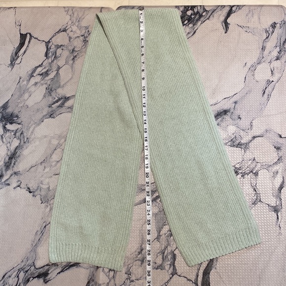 Seafoam Green Knit Scarf, Beauty, Warmth & softness! A Great Look! 60”x 9” 💚🔥 - Picture 6 of 9